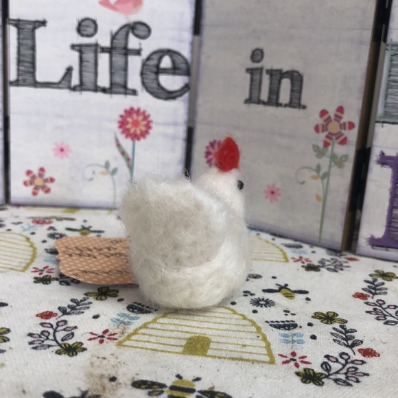 COPY - Set of 4 handmade needle felted chickens hens - Picture 14 of 16